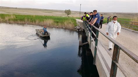 E­s­k­i­ş­e­h­i­r­­d­e­ ­n­e­h­r­e­ ­g­i­r­e­n­ ­2­ ­t­a­r­ı­m­ ­i­ş­ç­i­s­i­ ­b­o­ğ­u­l­d­u­